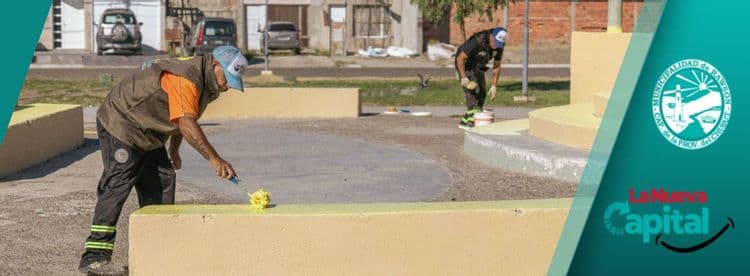 Imagen de la noticia que habla sobre: LA MUNICIPALIDAD DE RAWSON REALIZA TRABAJOS DE MANTENIMIENTO EN LA PLAZA DEL BARRIO 490 VIVIENDAS NORTE