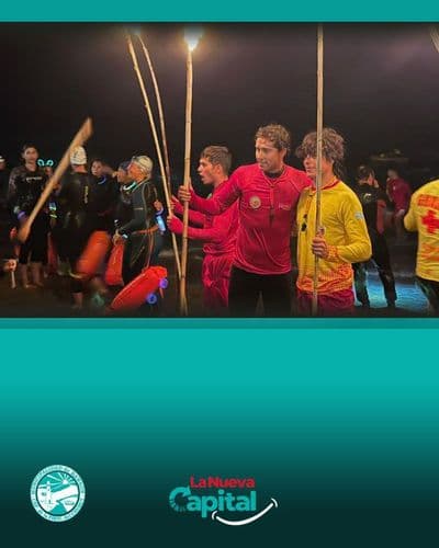 Imagen del carrusel que muestra la noticia o novedad CON LA SEGUNDA EDICIÓN DE LA ANTORCHADA, EL CUERPO ESTABLE DE GUARDAVIDAS DESPIDIÓ LA TEMPORADA EN PLAYA UNIÓN