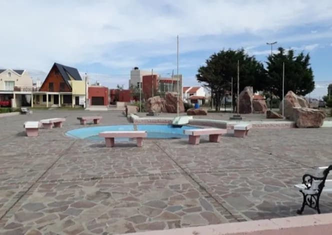 Plaza de los Inmigrantes - Imagen 1